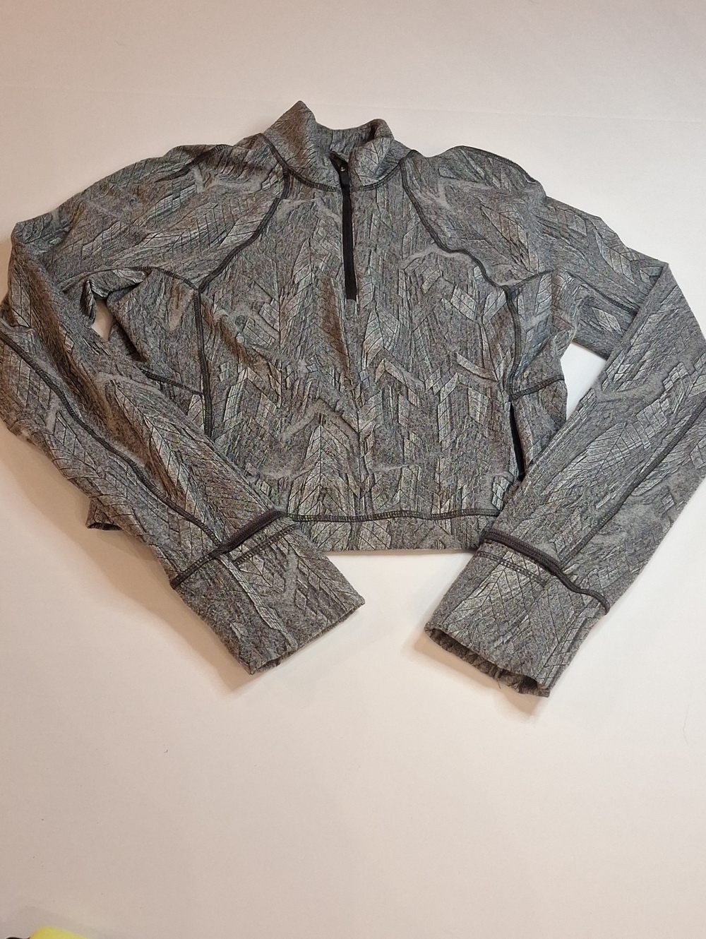 #911 Lululemon 1/4 zip size 6